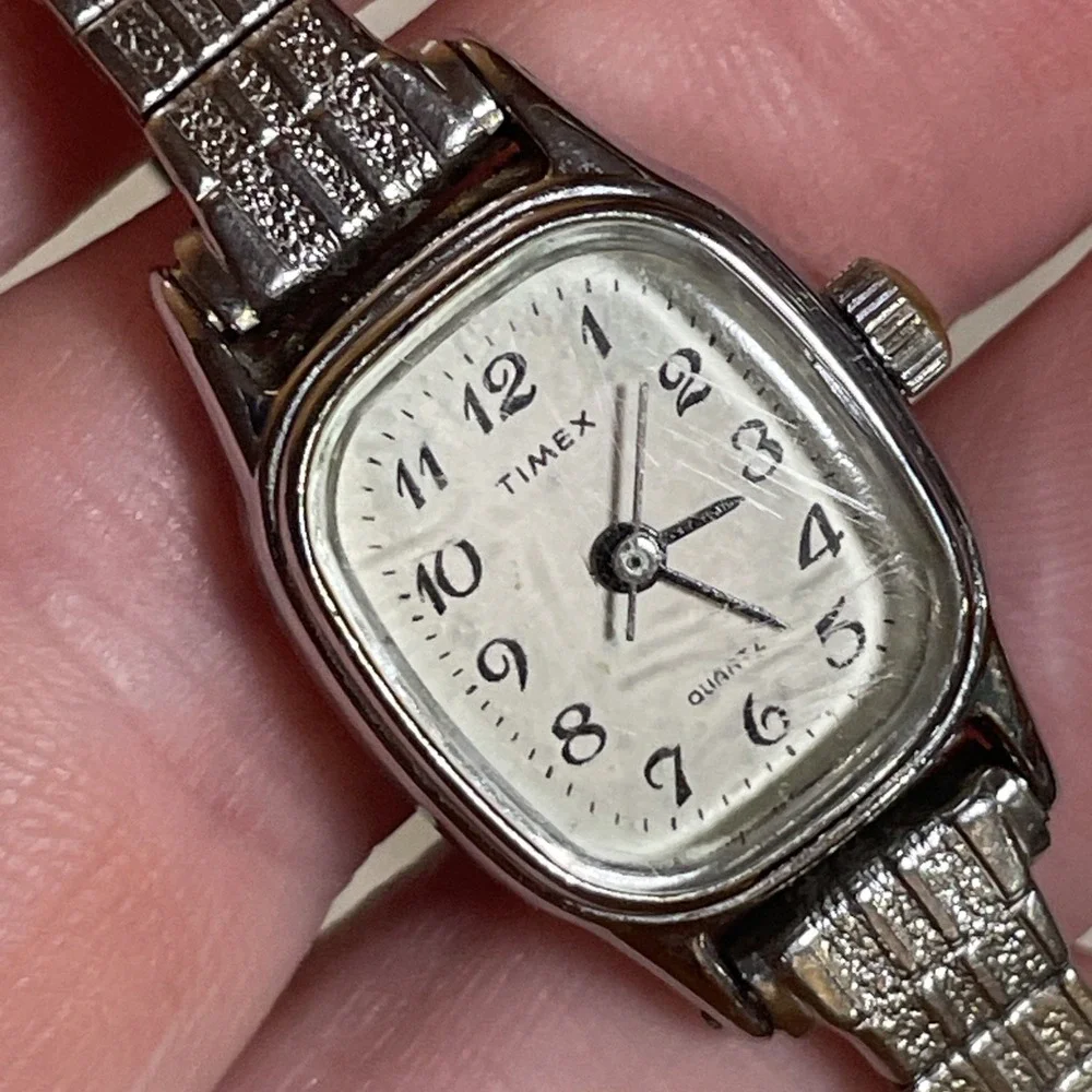 Vintage Timex Quartz Bracelet Band N'Cell, Rounded Rectangle Face,‎ Silver Tone